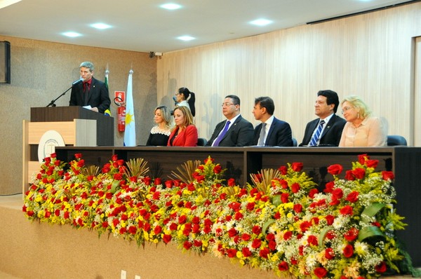 Autoridades durante posse de defensores