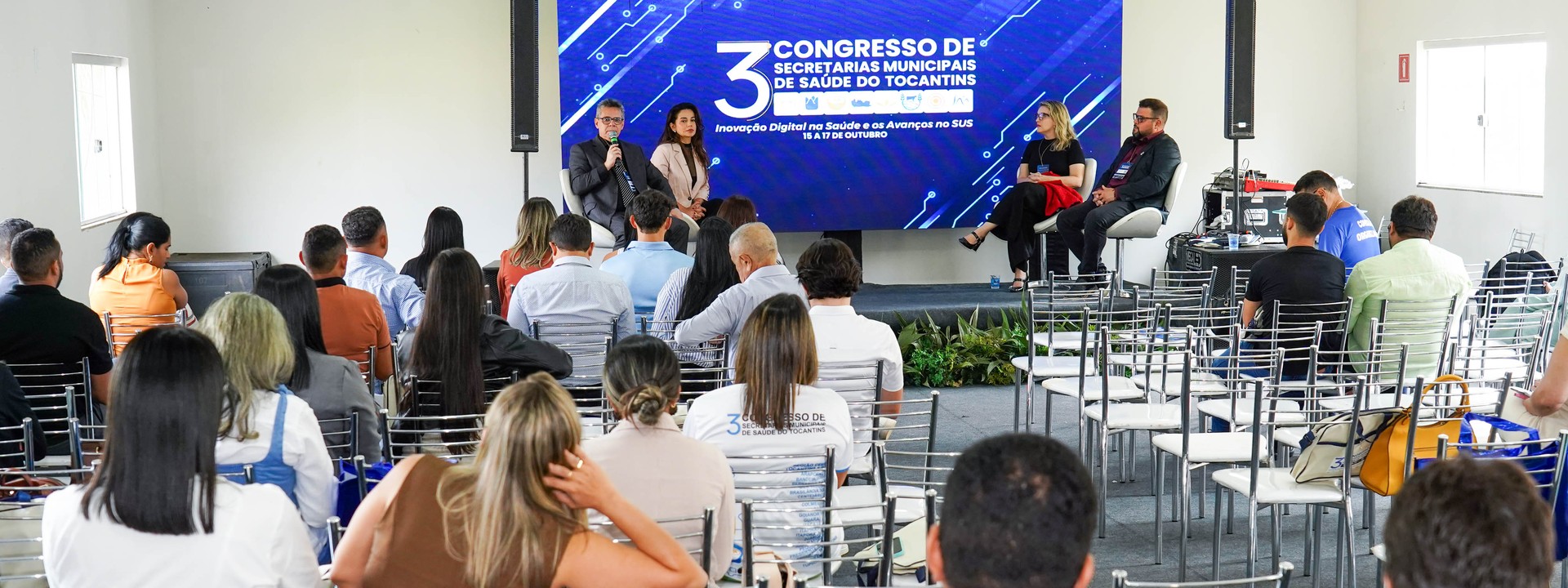 Promotora de Justiça Araína Cesárea, participou da mesa-redonda  Judicialização na Saúde: uma realidade nos territórios