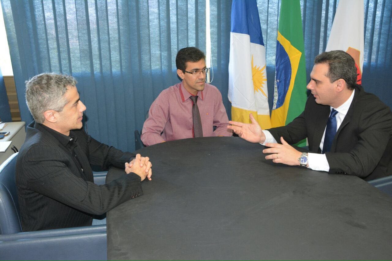 Reunião entre integrantes do Gecep e delegado-geral da Polícia Civil