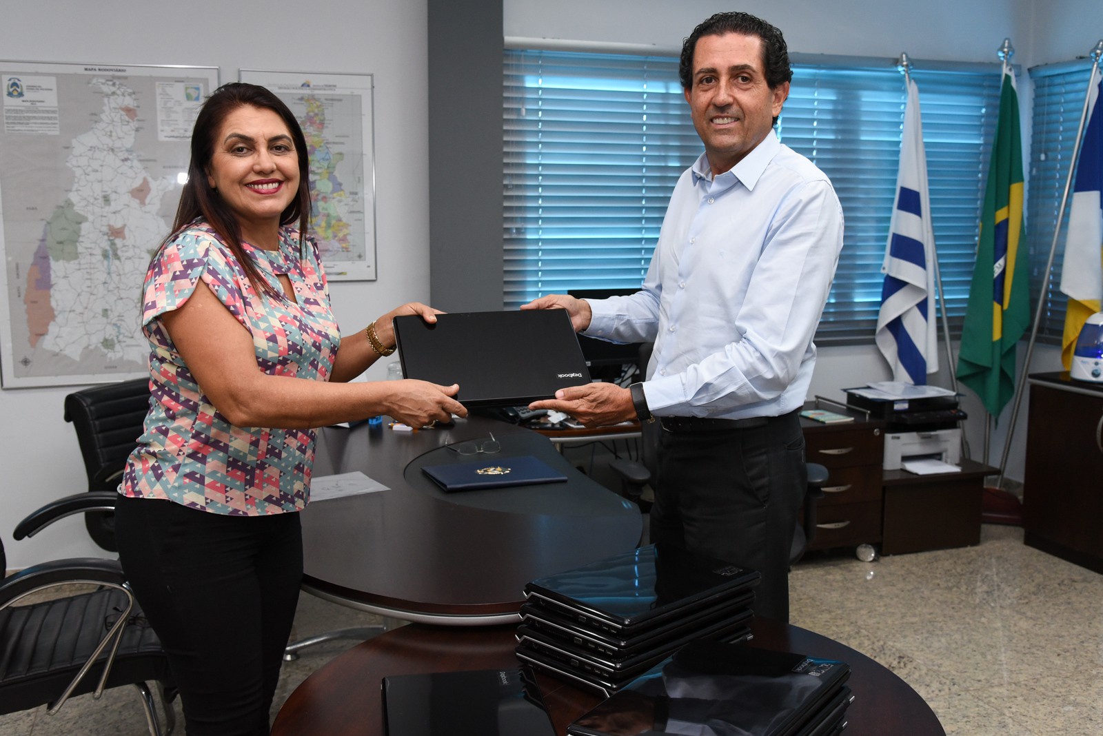 A entrega foi realizada à prefeita Elzivan Noronha