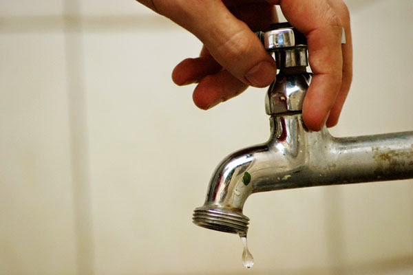 Em setembro do ano passado o MPE recebeu um abaixo-assinado de moradores reclamando que, na área conhecida como ¿Cidade Alta¿, havia episódios constantes de falta de água. 