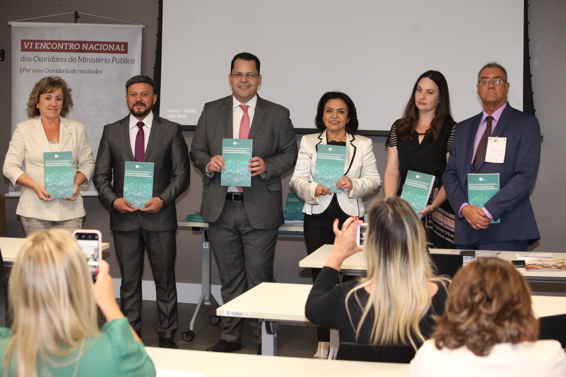Momento de lançamento da Revsita da Ouvidoria Nacional do MP