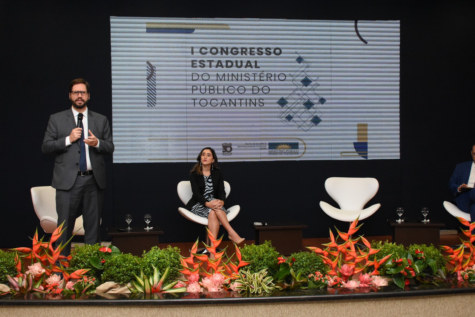 o Promotor de Justiça do Paraná Rodrigo Leite Ferreira Cabral abordou o tema “Acordo de não persecução penal: análise e controvérsias”