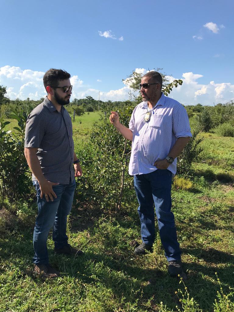 Promotor de Justiça Gustavo Schult Junior na reconstituição, ocorrida na zona rural, 