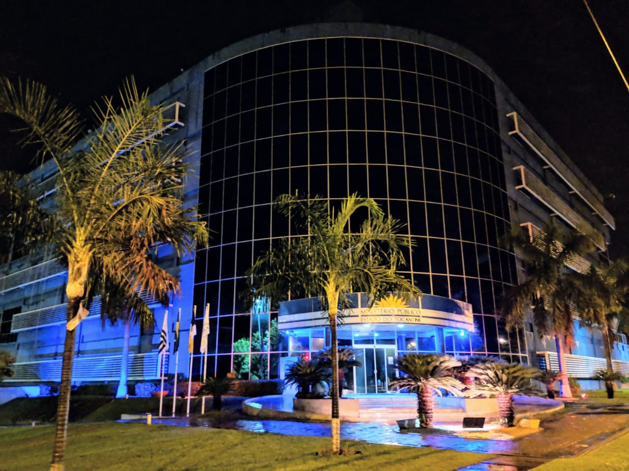 Sede da PGJ ganha iluminação especial durante o mês de novembro