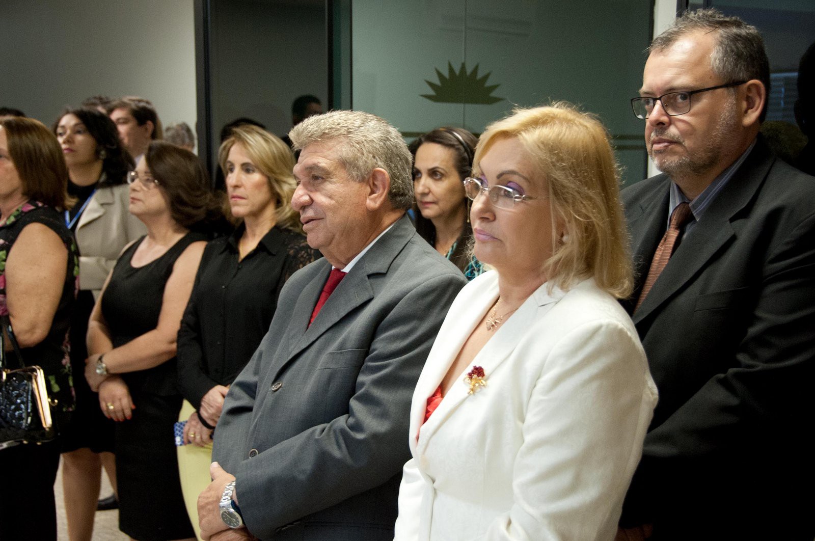 Membros e servidores prestigiam cerimônia.