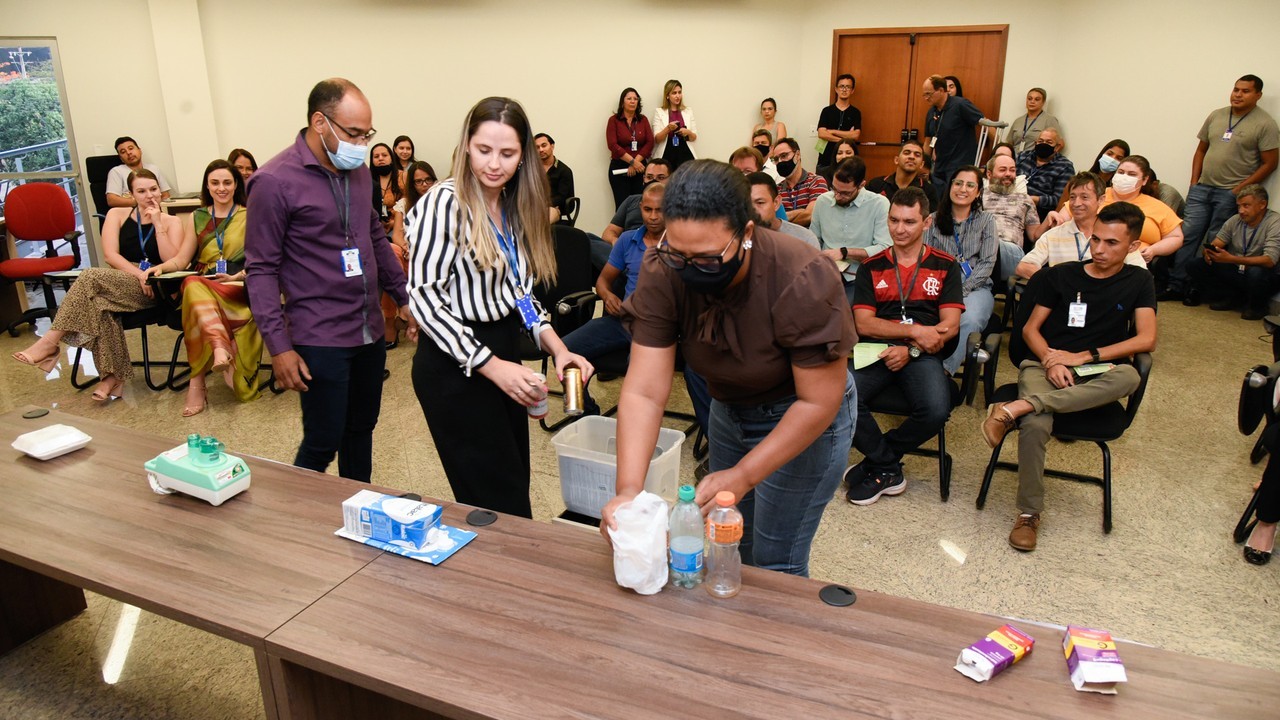 Servidores participaram de dinâmica, durante as orientações