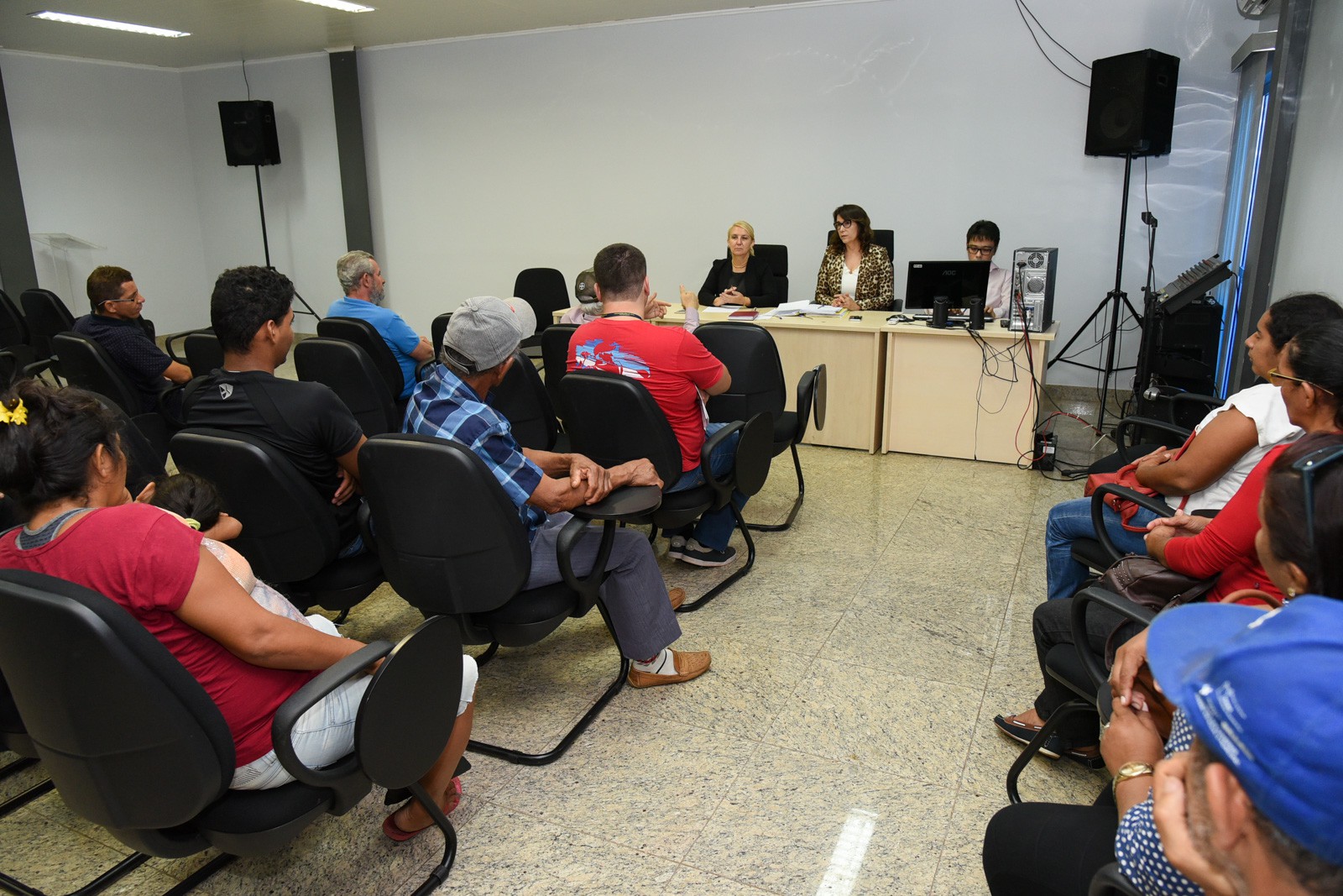 Feirantes estiveram reunidos na sede do MPE