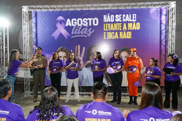 Promotora de Justiça Cynthia Assis participa de lançamento da campanha na praça dos Girassóis