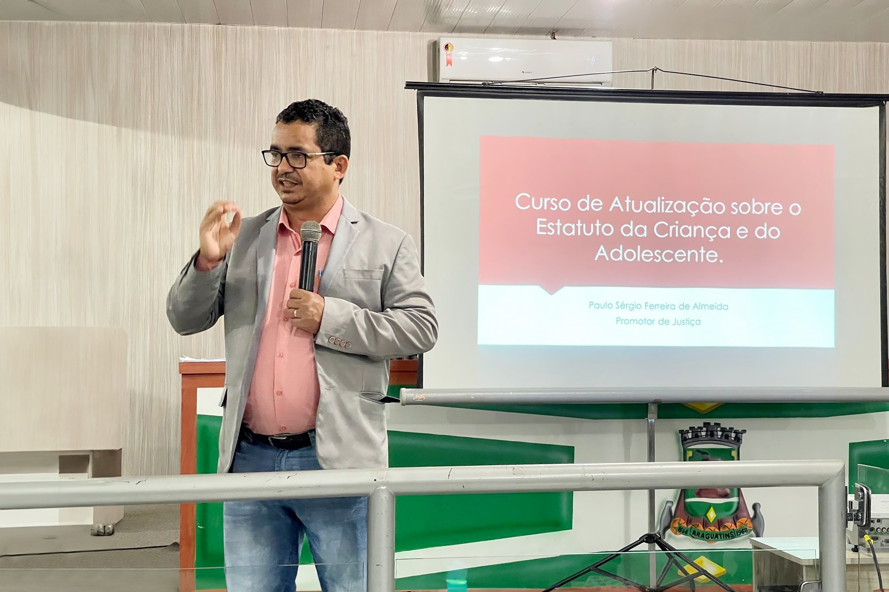 Promotor de Justiça Paulo Sérgio Ferreira de Almeida abordou os aspectos legais do Estatuto da Criança e do Adolescente (ECA)