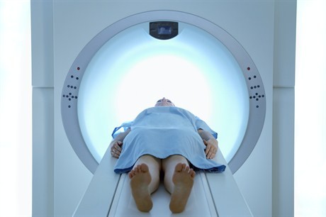 O exame possibilita à médica que acompanha Warlisson decidir que tipo de procedimento deve ser utilizado para o tratamento do jovem