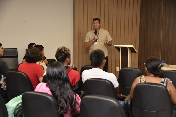 O analista ministerial especializado - geografia, Bruno Carneiro, conduziu a palestra