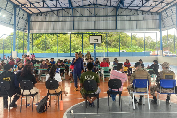 Reunião na aldeia Krahô Mangabeira