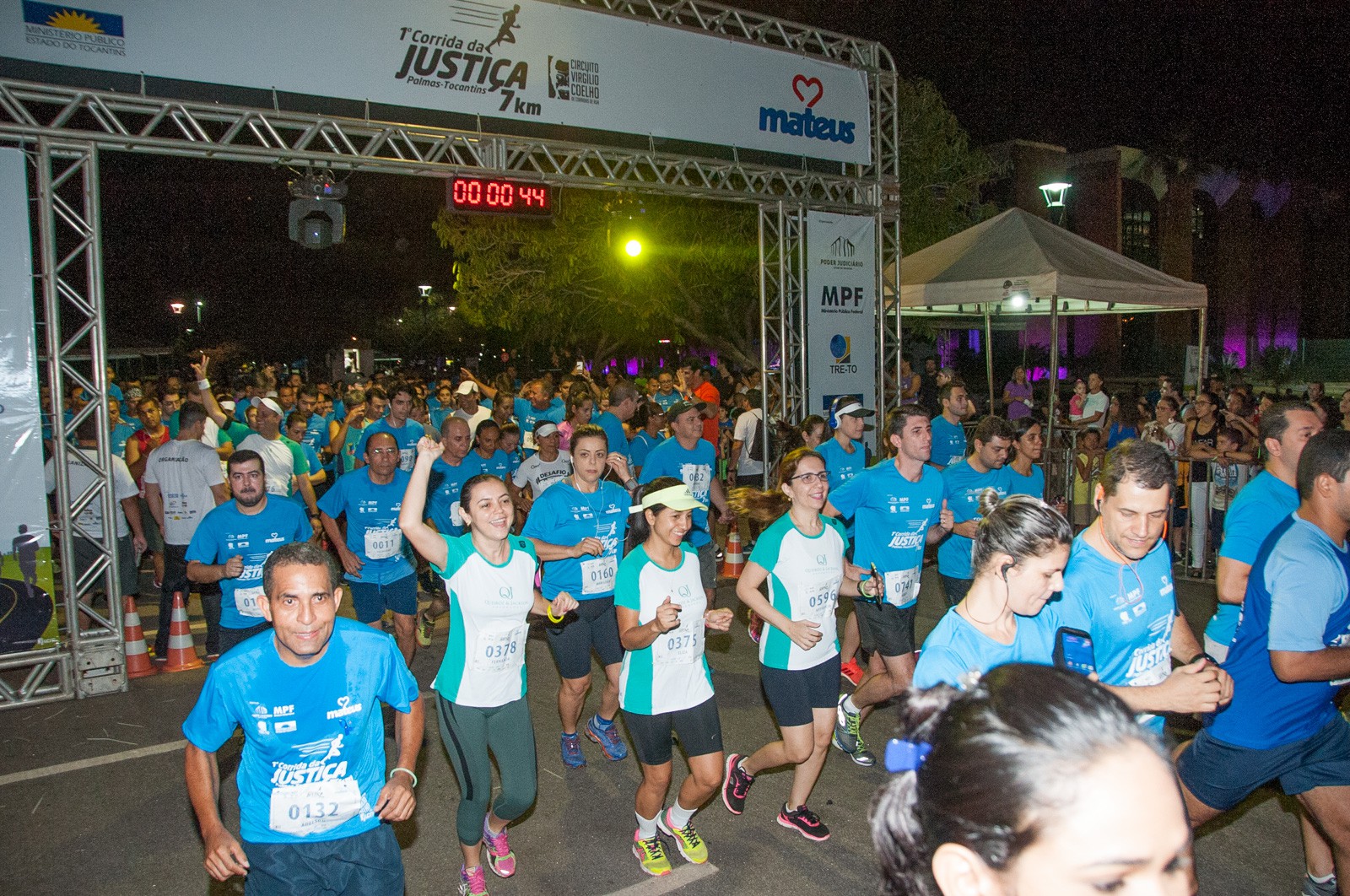 Largada - Corrida leva mais de 920 participantes às ruas de Palmas