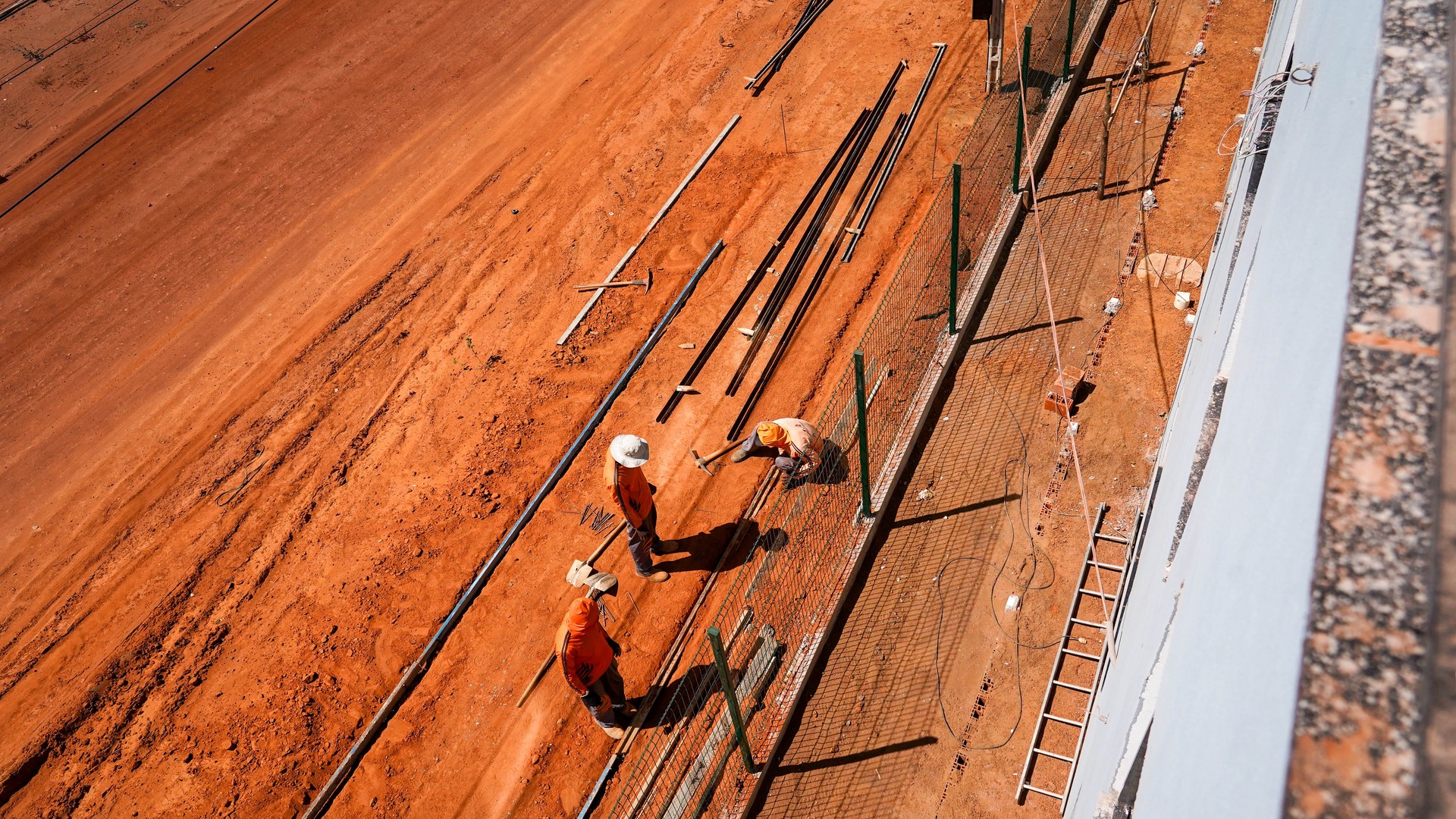 Obras de mobilidade também são realizadas nas calçadas em volta da nova sede da associação