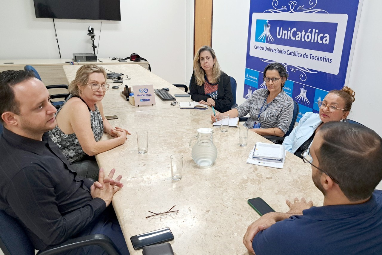 Equipe do Cesaf-ESMP em reunião com direção da UniCatólica