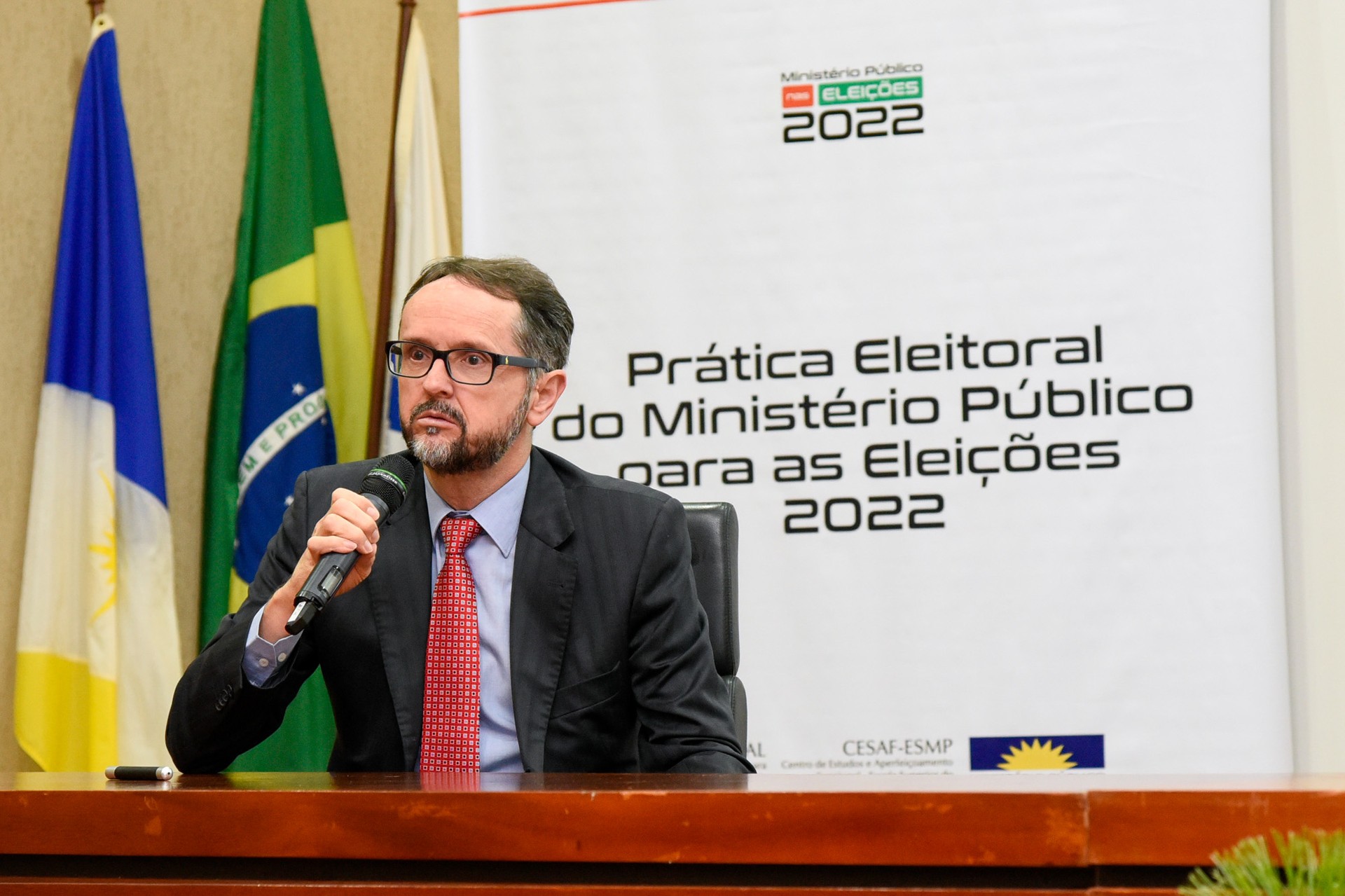 Curso foi ministrado pelo professor de Direito Eleitoral e promotor de Justiça de Minas Gerais, Edson de Resende Castro,