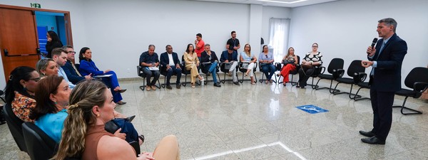 Promotor de Justiça Sidney Fiori conduziu a reunião