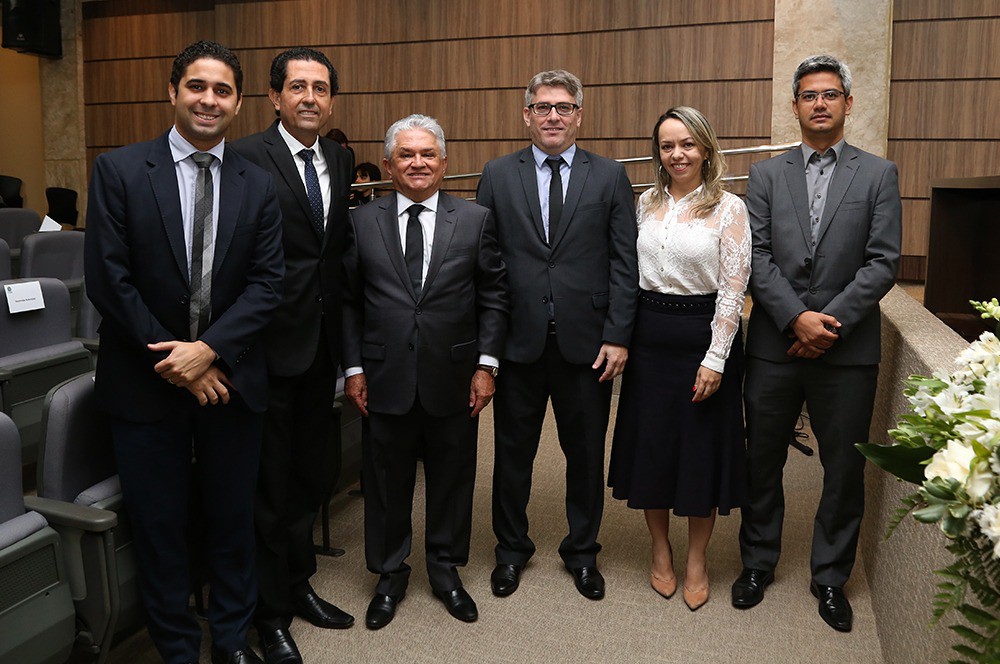 José Omar ao lado do presidente Eurípedes Lamounier e demais autoridades