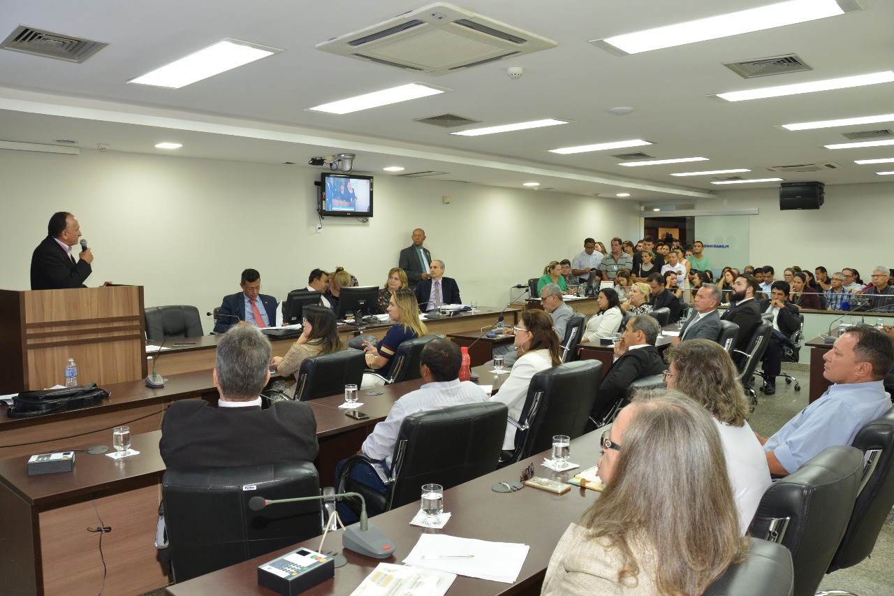 A regulamentação da carga horária foi alvo de Ação Civil Pública ajuizada pelo Ministério Público do Tocantins