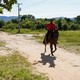 Os moradores chegaram para as reuniões a cavalo, a pé ou de carona