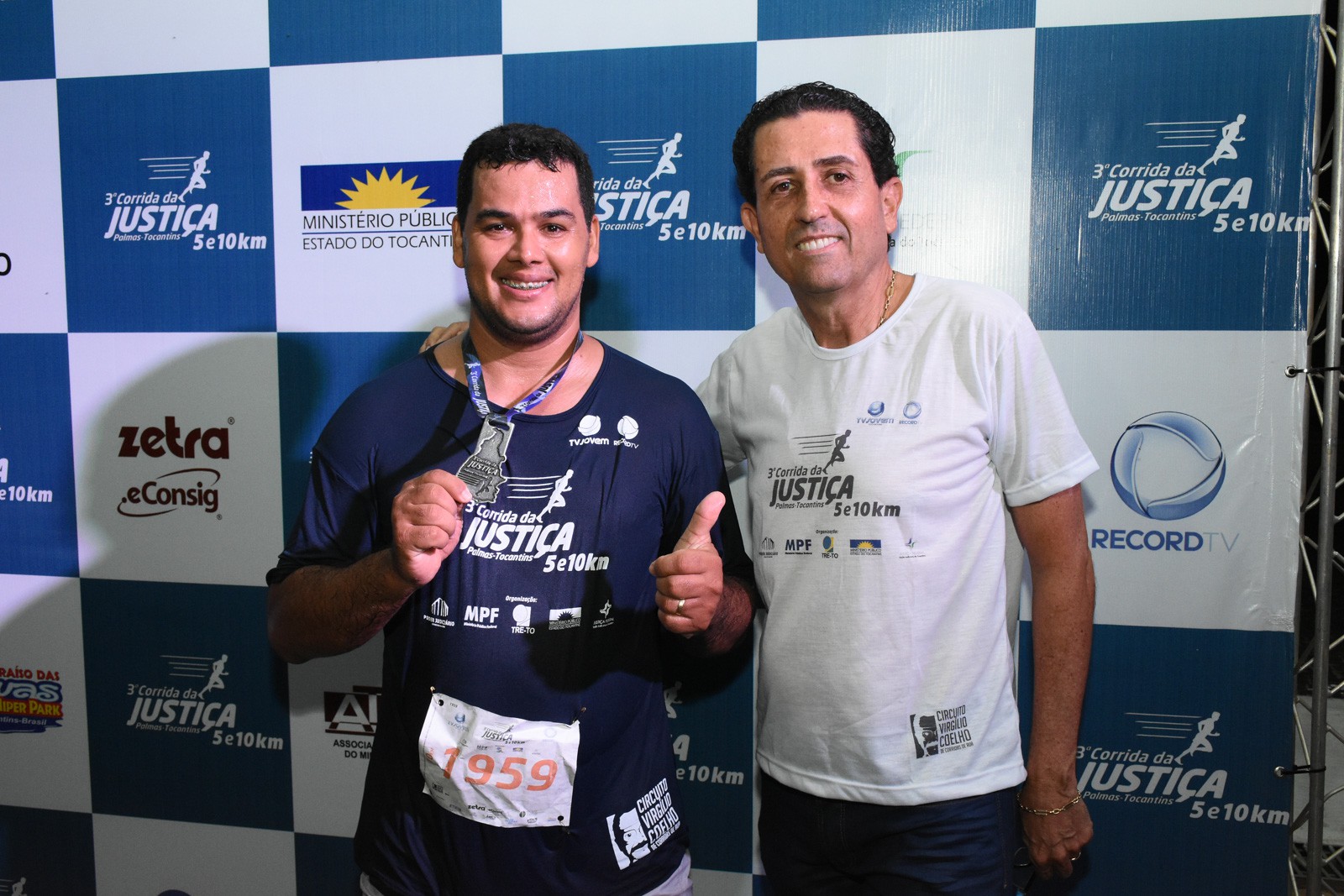 Servidores celebram participação na prova