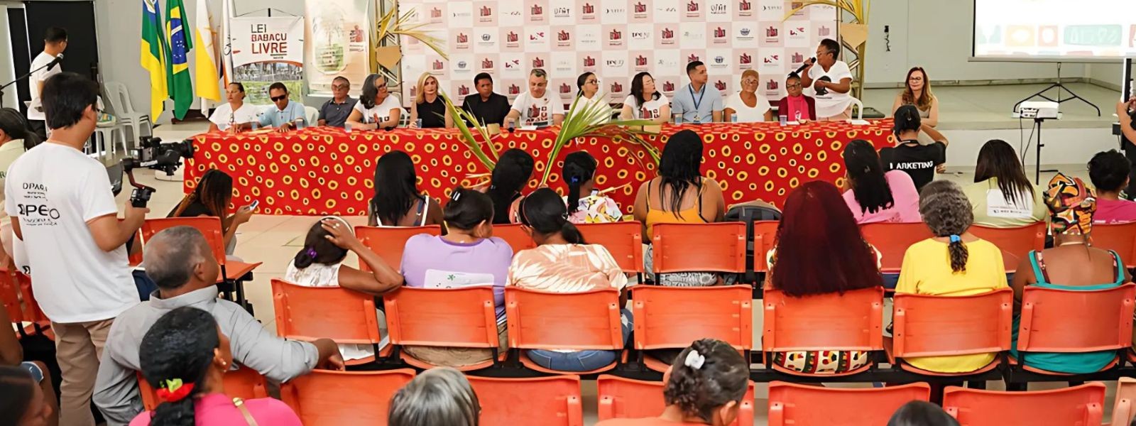 O evento , que visa garantir o acesso à justiça para as mulheres quebradeiras de coco babaçu, teve início nesta terça-feira, 23, em Augustinópolis, na região do Bico do Papagaio