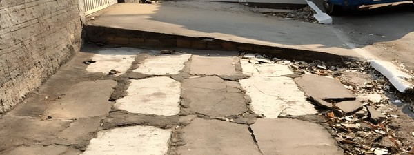 Calçada irregular