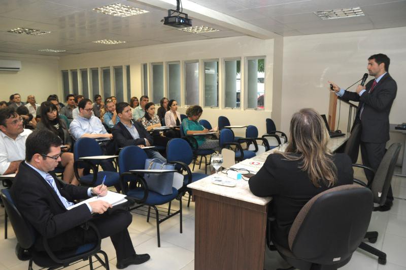 O Promotor de Justiça Sidney Fiori Junior ministrou a palestra “Efetivação do FIA: concretização, funcionamento e captação de recursos”.