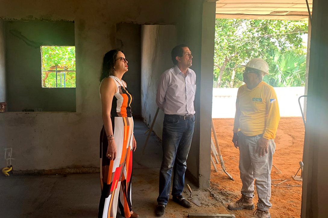 PGJ e chefe de gabinete vistoriam construção em Araguatins