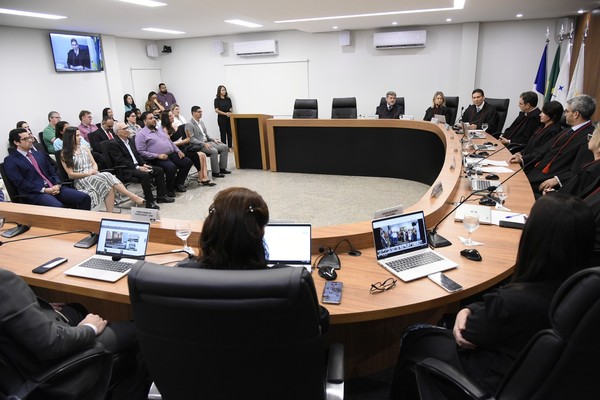 Sessão solene de posse contou com a presença de familiares do procurador José Maria, de membros e servidores