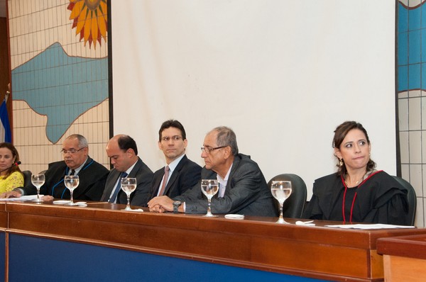 Autoridades presentes na posse de Litza Gonçalves