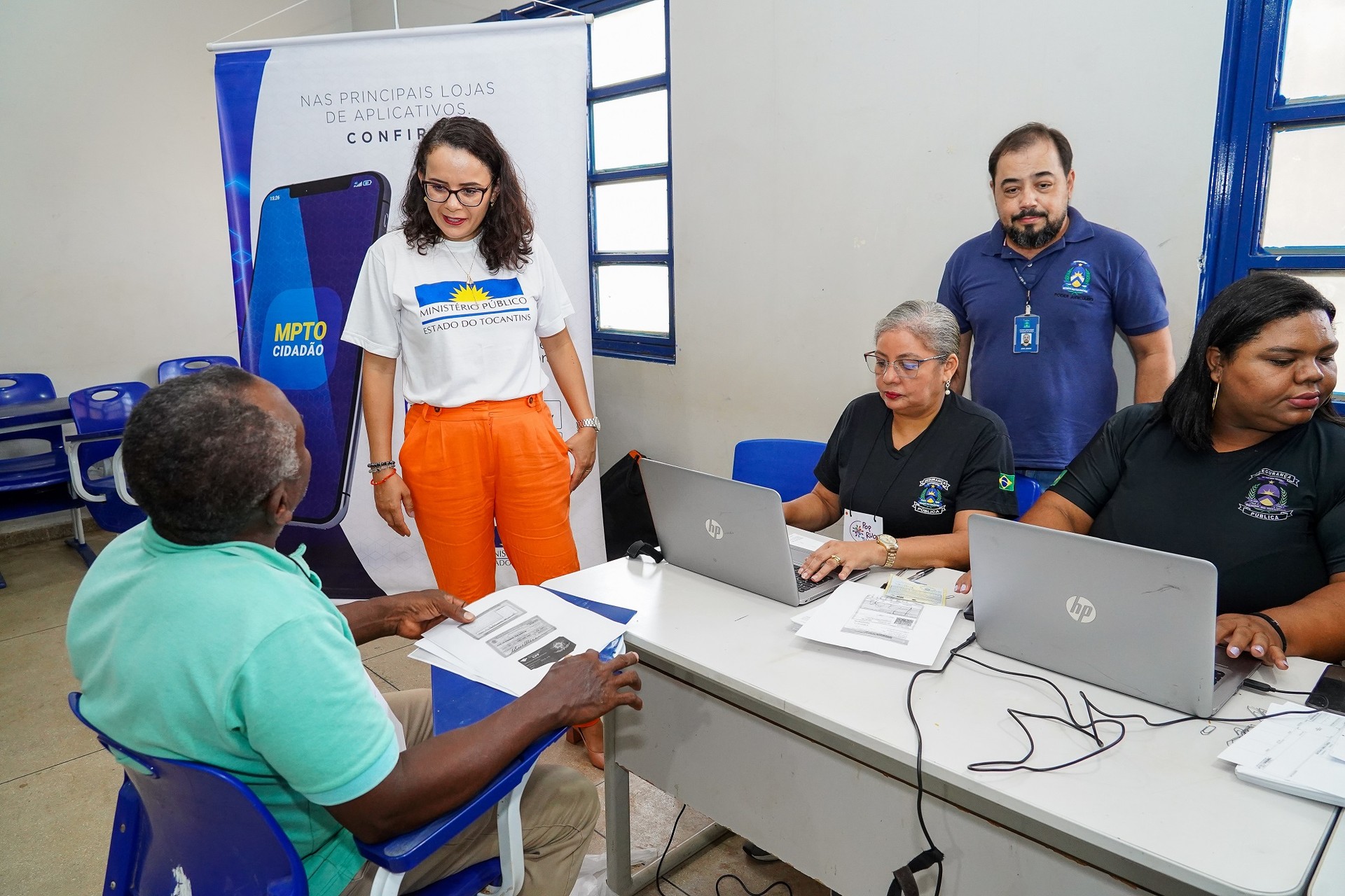 Promotora Cynthia Assis de Paula participou do mutirão no Setor Taquari