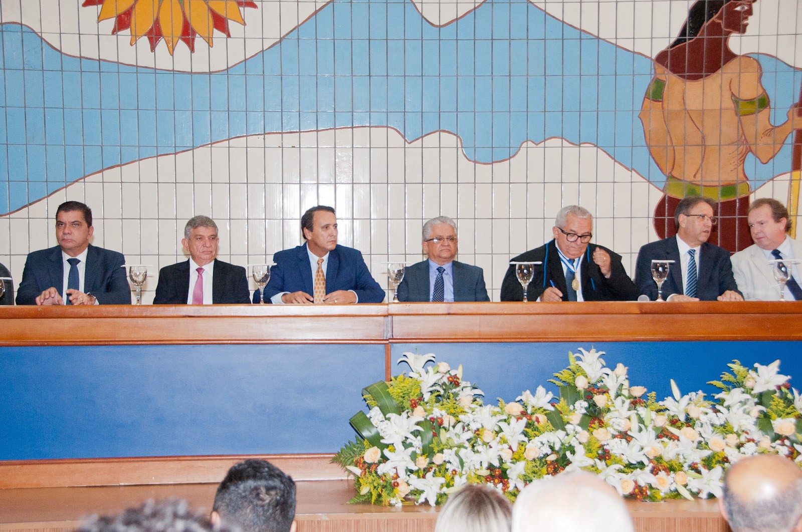 Mesa de autoridades da sessão especial de posse