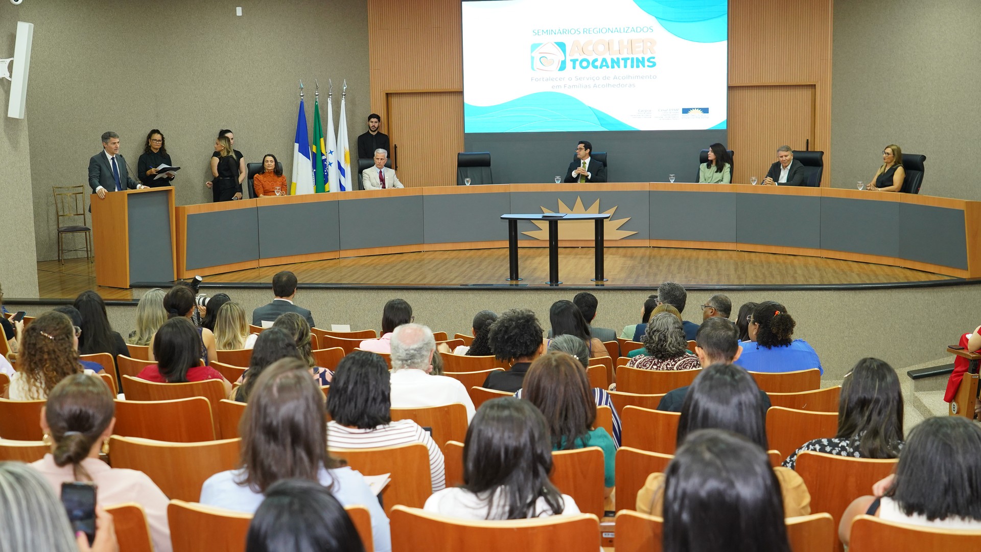 Diversas autoridades do Sistema de Proteção dos Direitos das Crianças e Adolescentes participaram da abertura do seminário