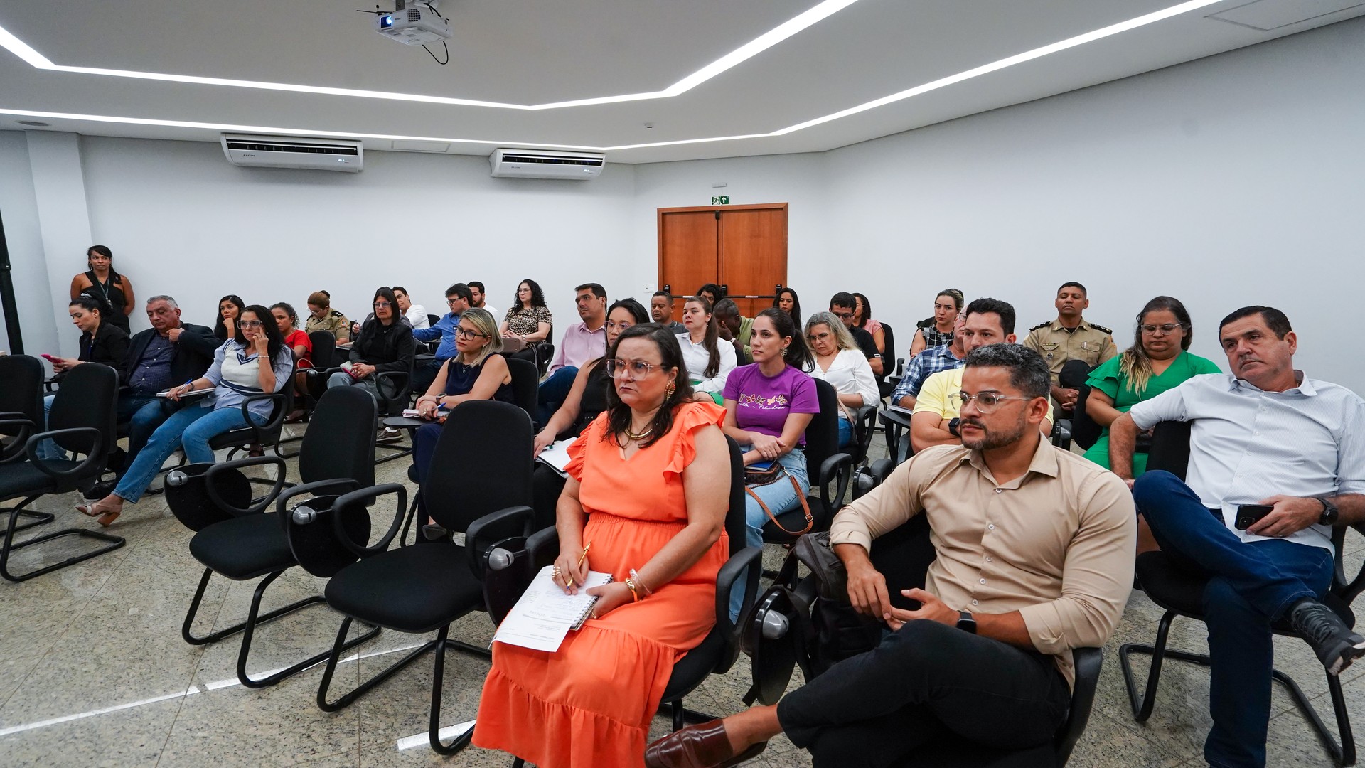 Profissionais das secretarias do governo do Tocantins, da Ordem dos Advogados do Brasil (OAB/TO), da Advocacia Geral da União (AGU), de prefeituras e de centros universitários participaram do encontro