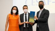 Diretora do Cesaf-ESMP, Cynthia Assis; vencedor do Prêmio Cesaf, Argemiro Ferreira, e o PGJ, Luciano Casaroti