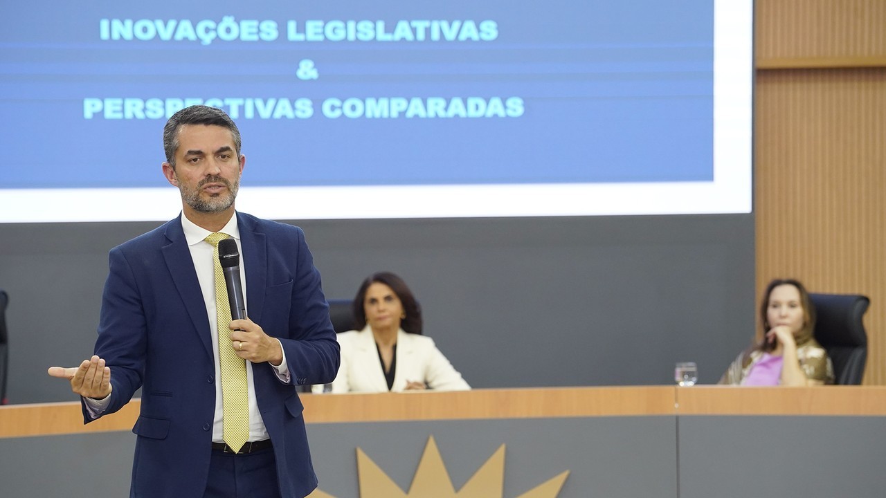 O promotor de Justiça do MPES Pedro Ivo de Sousa abordou as “Inovações Legislativas e as Perspectivas Comparadas”