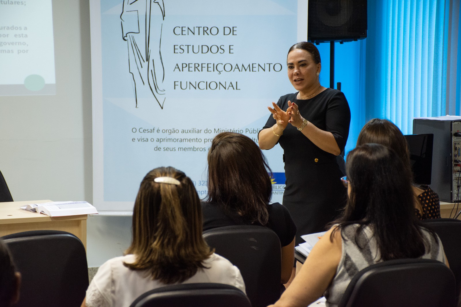 Promotora de Justiça Zenaide Aparecida da Silva durante encontro