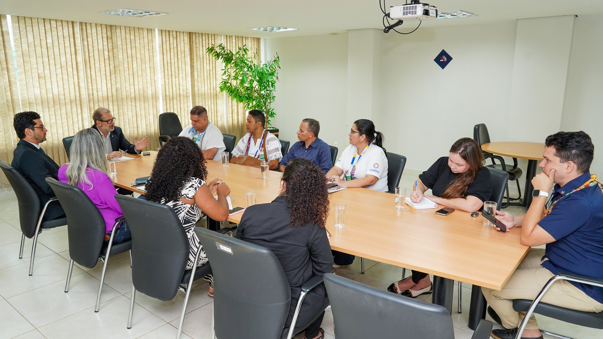 Reunião contou com a presença de representantes de religiões e de instituições públicas