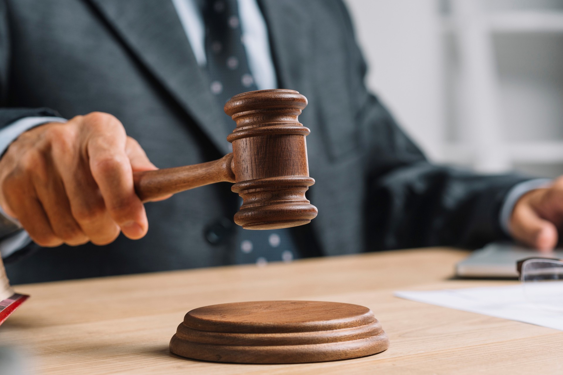 A sentença condenatória contra o vereador está transitada em julgado, ou seja, não é mais passível de apelação.