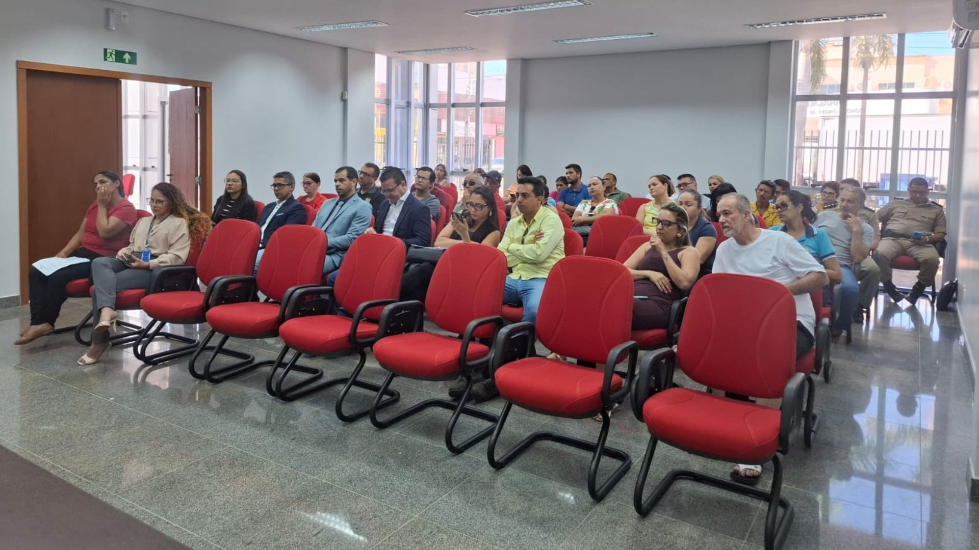 A reunião buscou construir soluções colaborativas entre poder público, comerciantes e comunidade