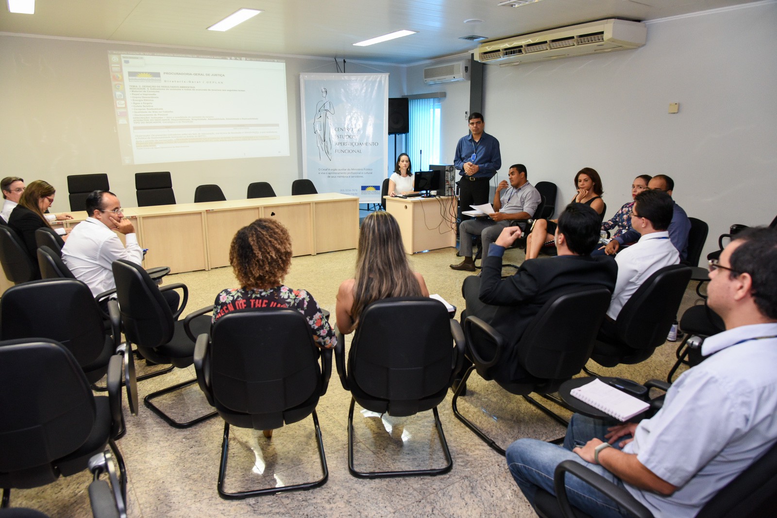 Relatório foi apresentado e aprovado na reunião (Foto: Marcelo de Deus)