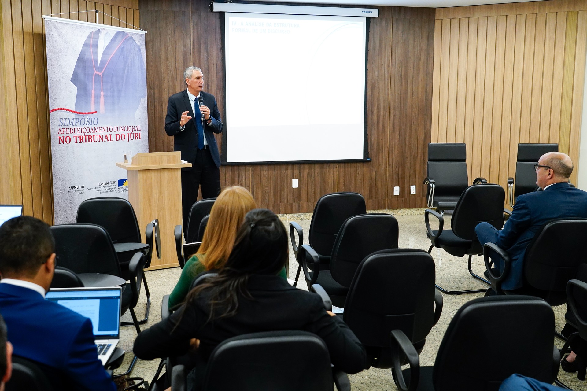 Promotor de Justiça Rogério Zagallo foi o primeiro palestrante do Simpósio