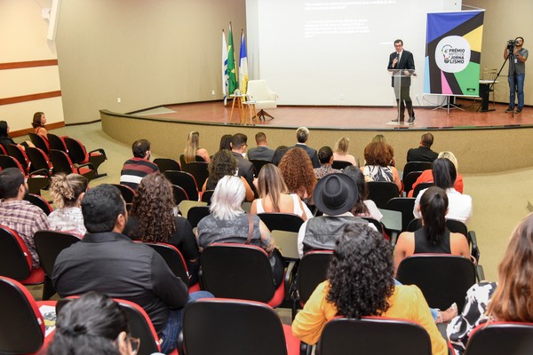 Cerimônia de lançamento do Prêmio contou com a palestra do renomado jornalista Vinícius Dônola