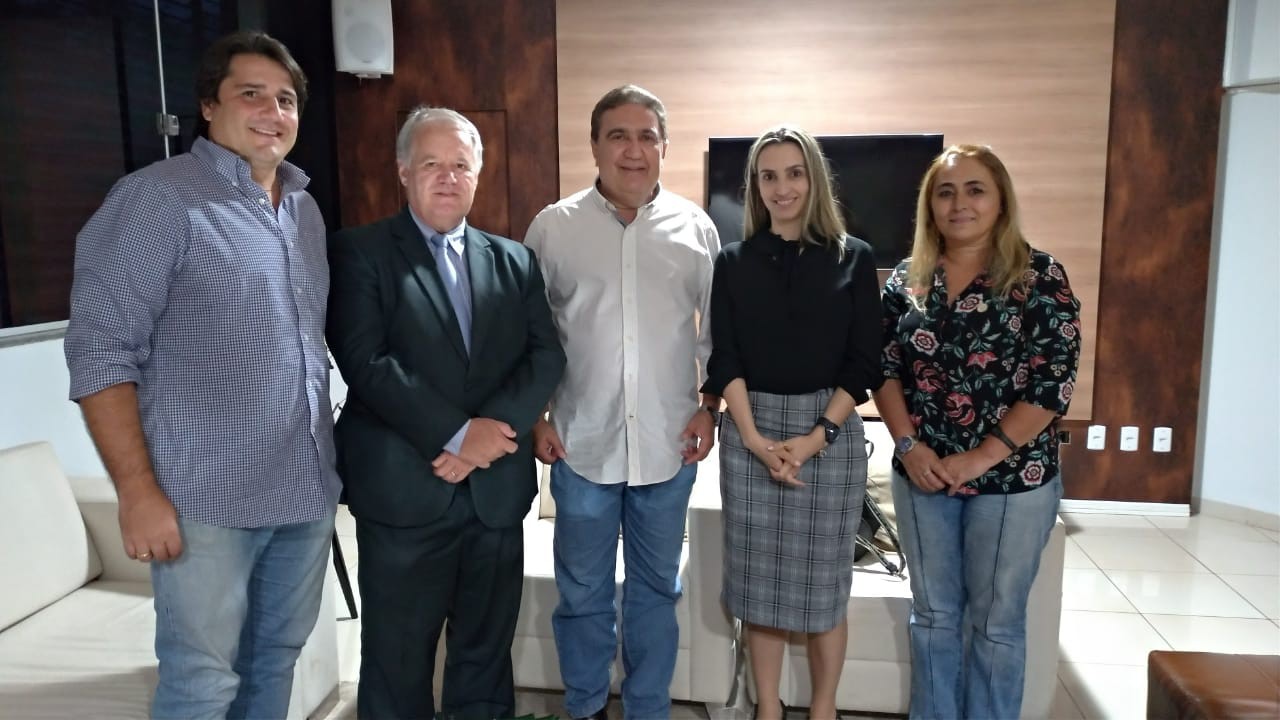 Reunião foi realizada na sede do Poder Executivo municipal