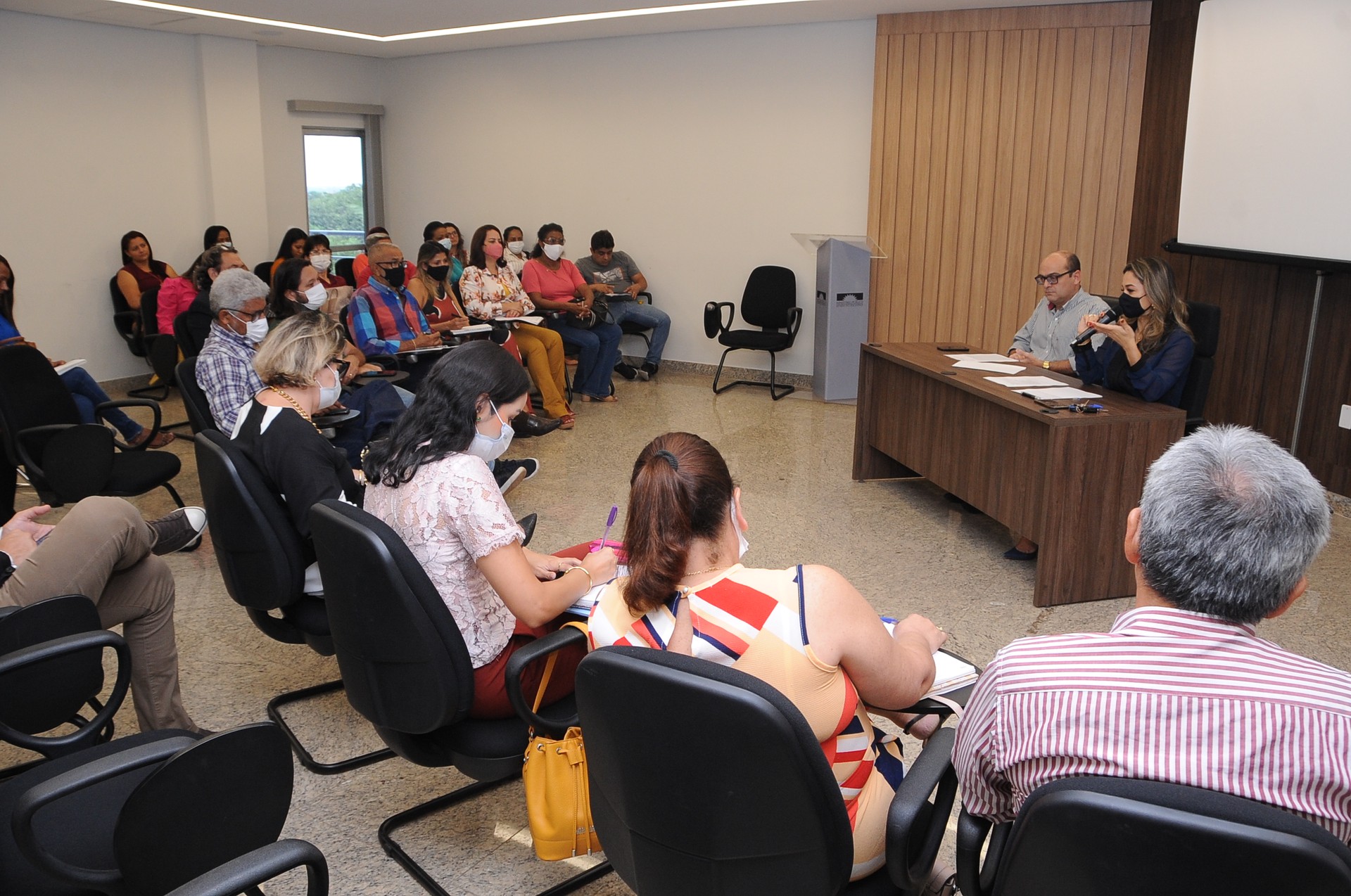A audiência foi conduzida pela coordenadora do CaoSaúde, promotora de Justiça Araína Cesárea, e pelo promotor de Justiça Benedicto Guedes