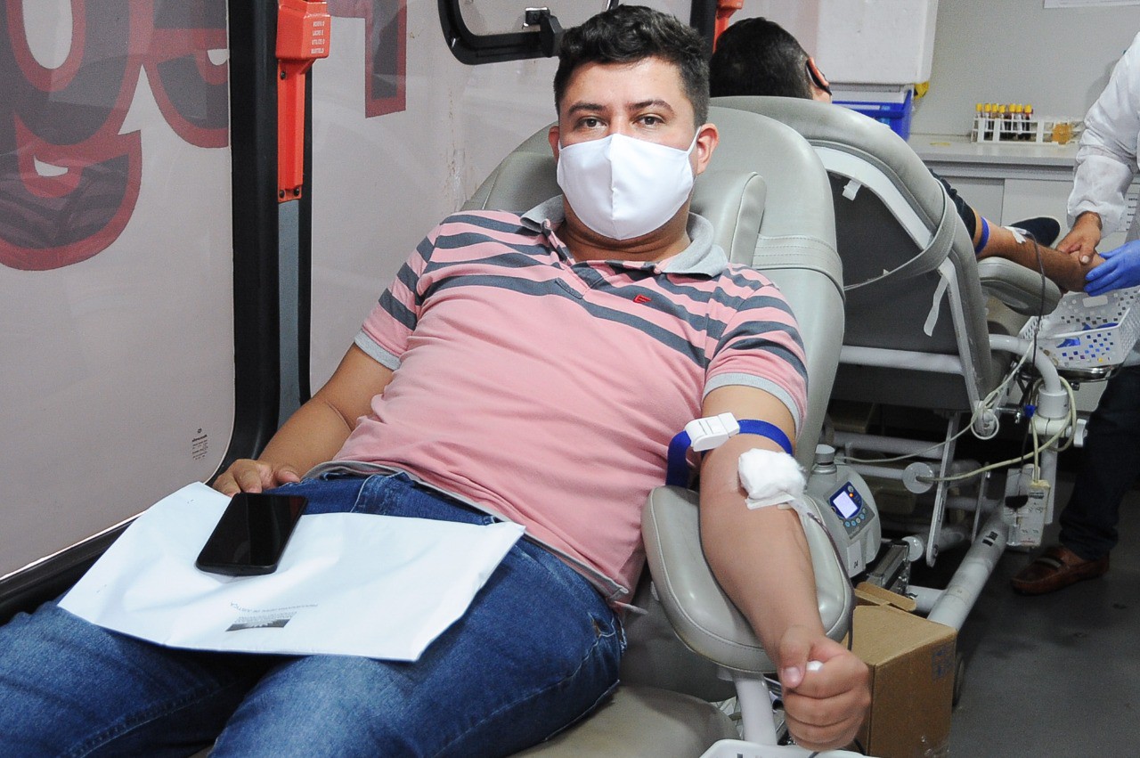 Voluntário da campanha solidária