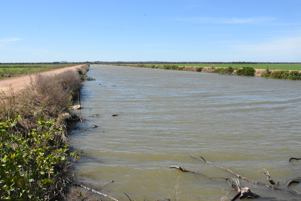 Canal de irrigação do projeto Rio Formoso