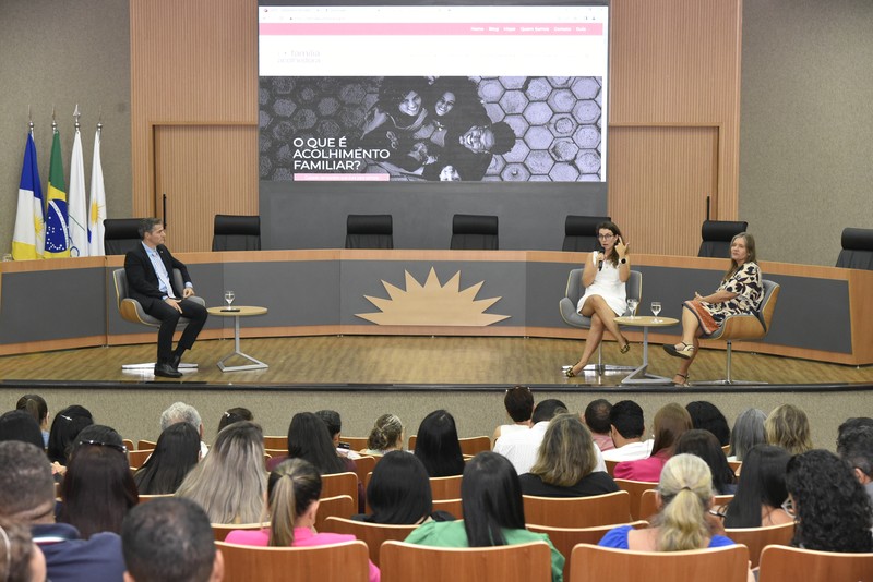 No primeiro Seminário Estadual sobre Acolhimento Familiar, realizado pelo MPTO, aconteceram debates